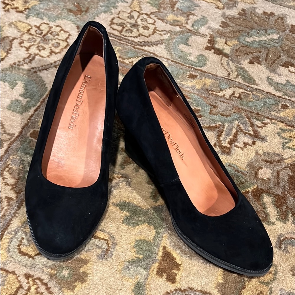 Classic L’AmourDesPieds Black Heels with Suede Finish